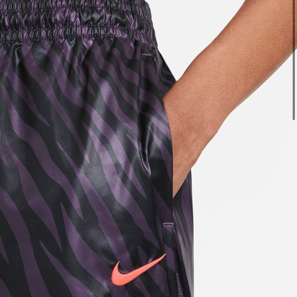 Nike Plus Zebra Purple black Windbreaker Pant women’s 2X street new with tags - Picture 3 of 11